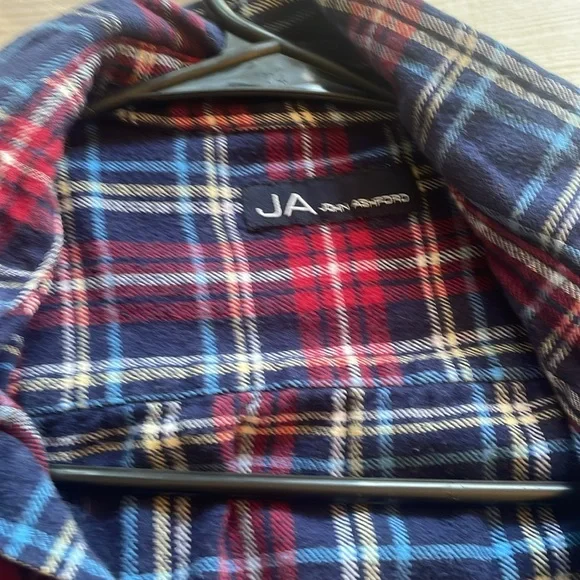 Oversized plaid flannel - Picture 4 of 8